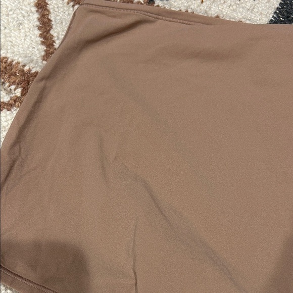 SKIMS High Waist Tan Shorts - Picture 4 of 5